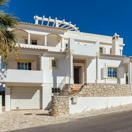 Villa Cecília *