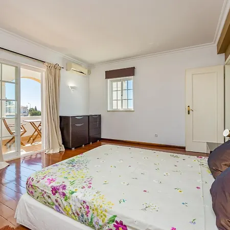 Villa Cecília *